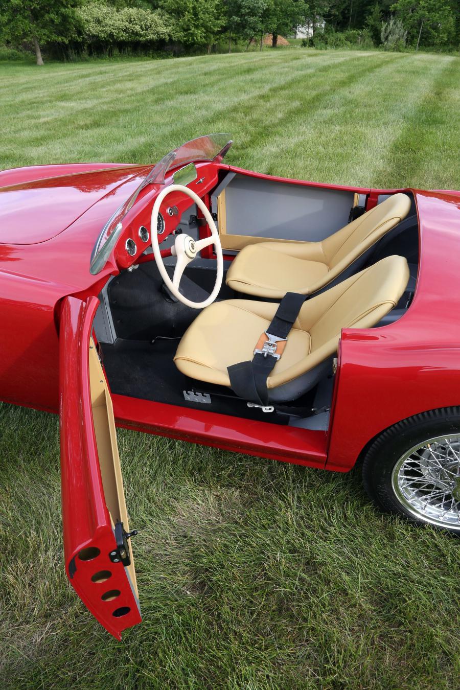 Интерьер Siata 300 BC Barchetta Sport Spider 1951 года  (фото 9 из 34)